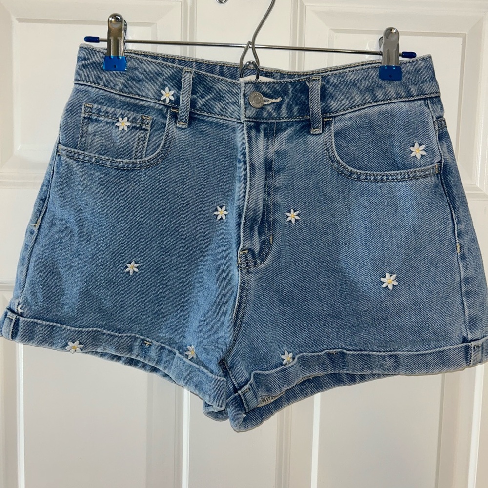 Pacsun daisy mom jean shorts. Size 27. (S/M).